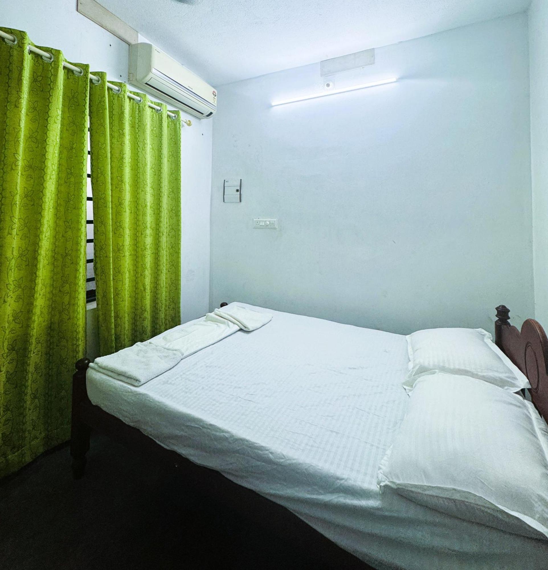 Vcs Apartments Parassinikadavu Parassinikkadavu Habitación foto