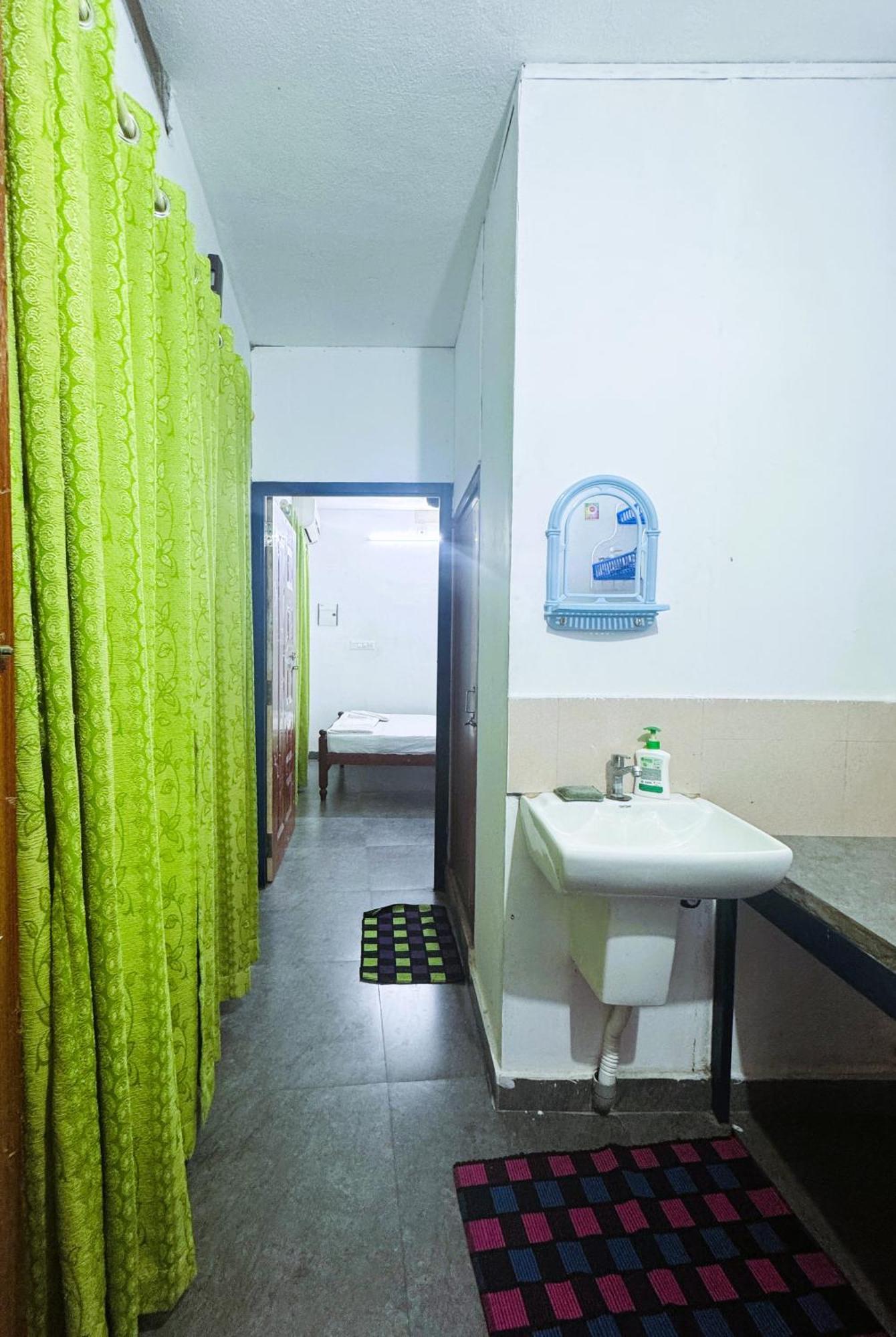 Vcs Apartments Parassinikadavu Parassinikkadavu Habitación foto
